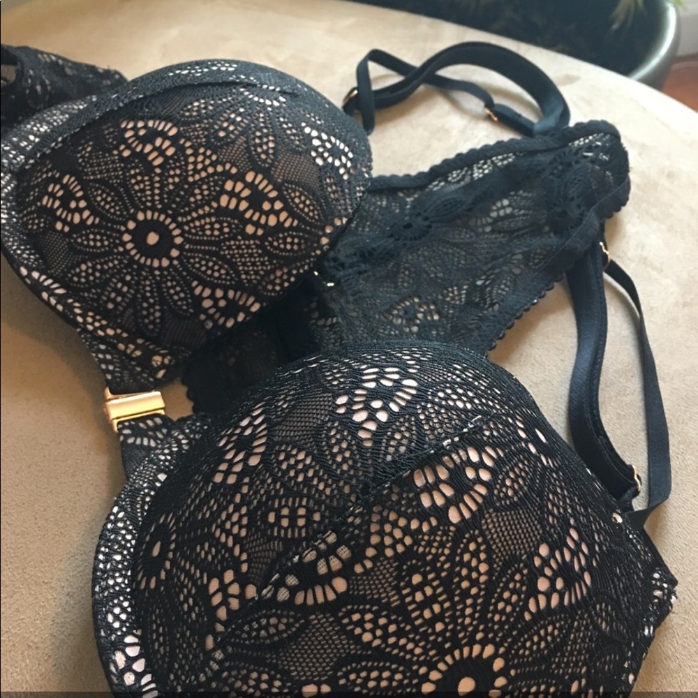Victoria Secret Bombshell Push Up Bra size 32A
